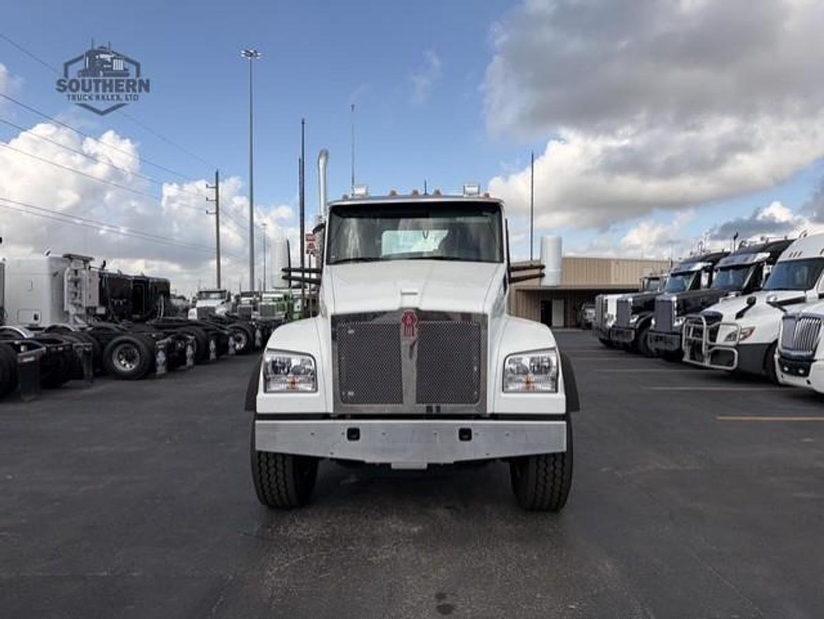 Used 2025 KENWORTH T880
