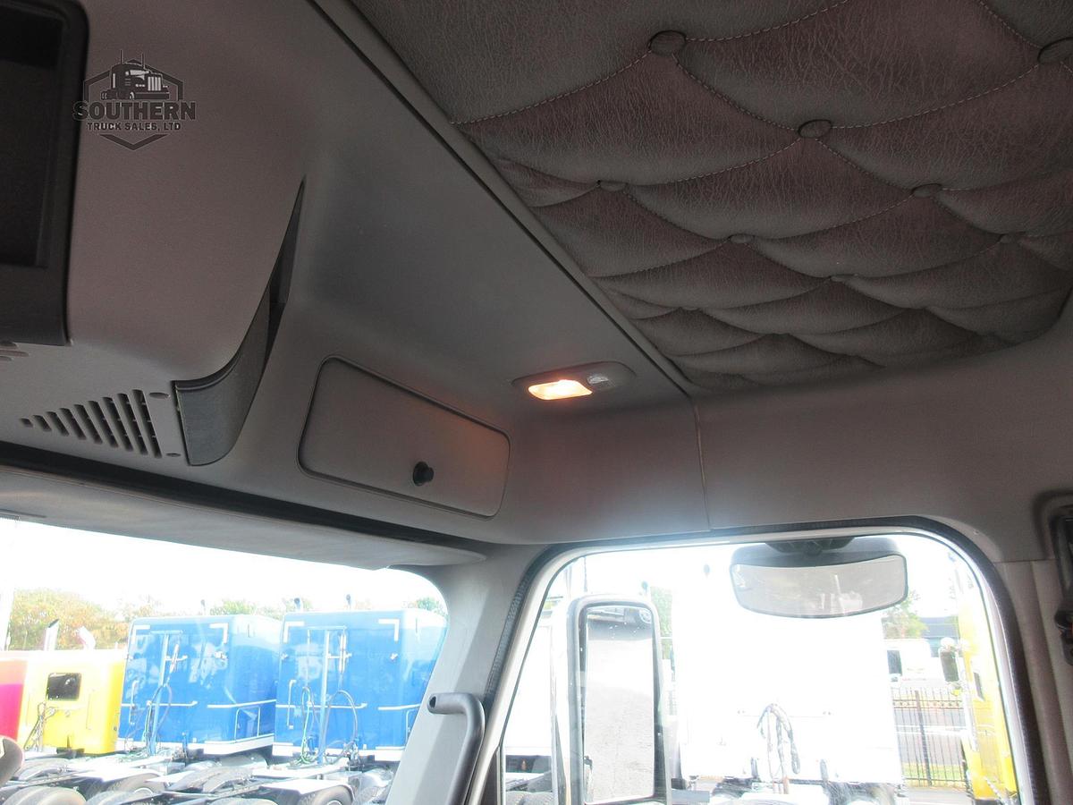 Used 2019 FREIGHTLINER 122SD