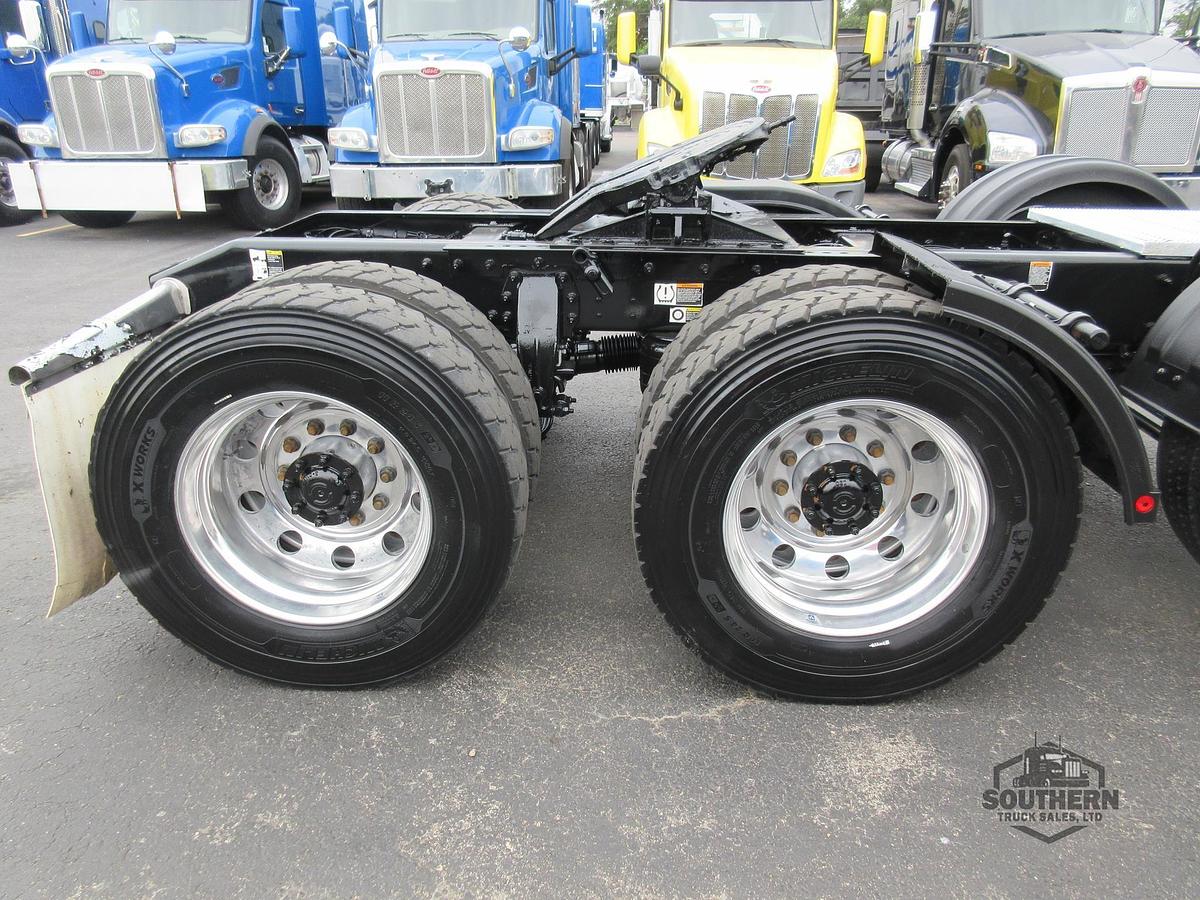 Used 2025 PETERBILT 567