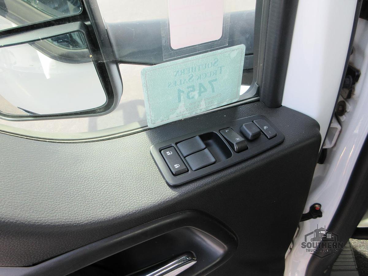 2025 KENWORTH T880