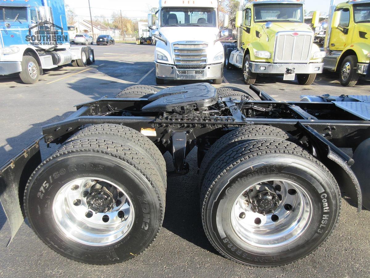 Used 2018 FREIGHTLINER CASCADIA 113