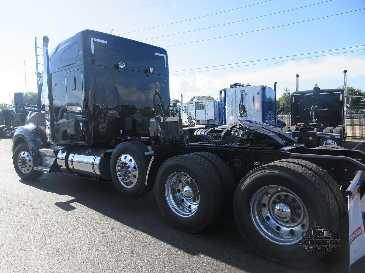 Used 2023 KENWORTH T880