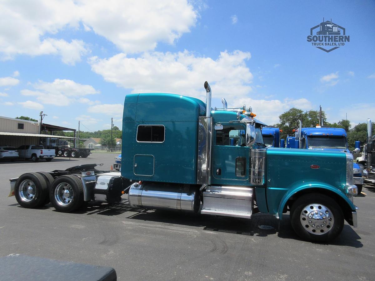 Used 2022 PETERBILT 389