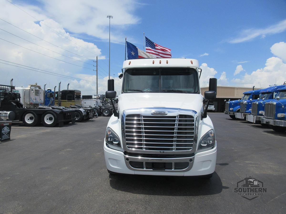 Used 2018 FREIGHTLINER CASCADIA 125