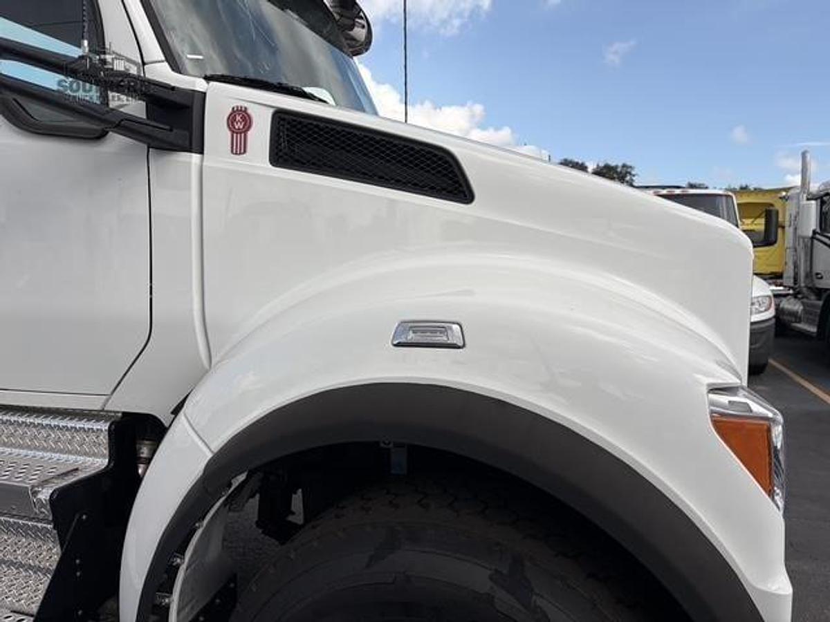 Used 2025 KENWORTH T880