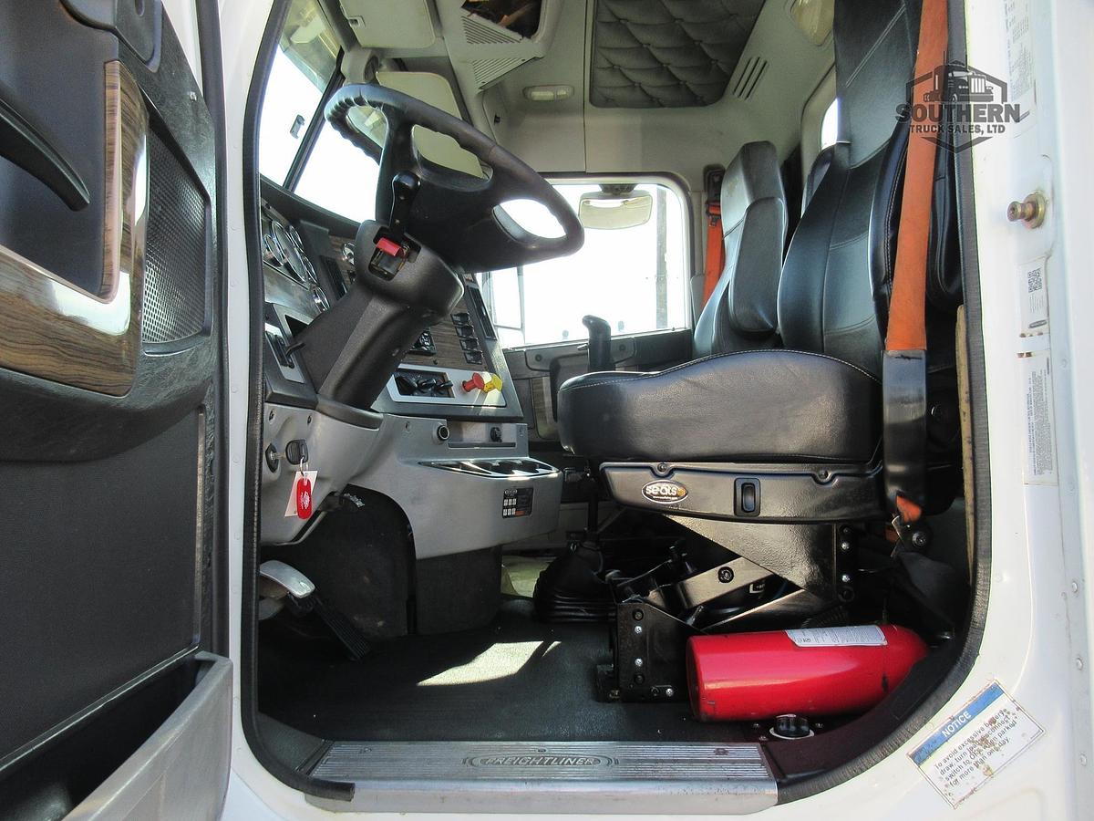 Used 2019 FREIGHTLINER 122SD