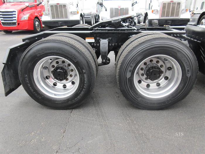 Used 2018 FREIGHTLINER CASCADIA 116