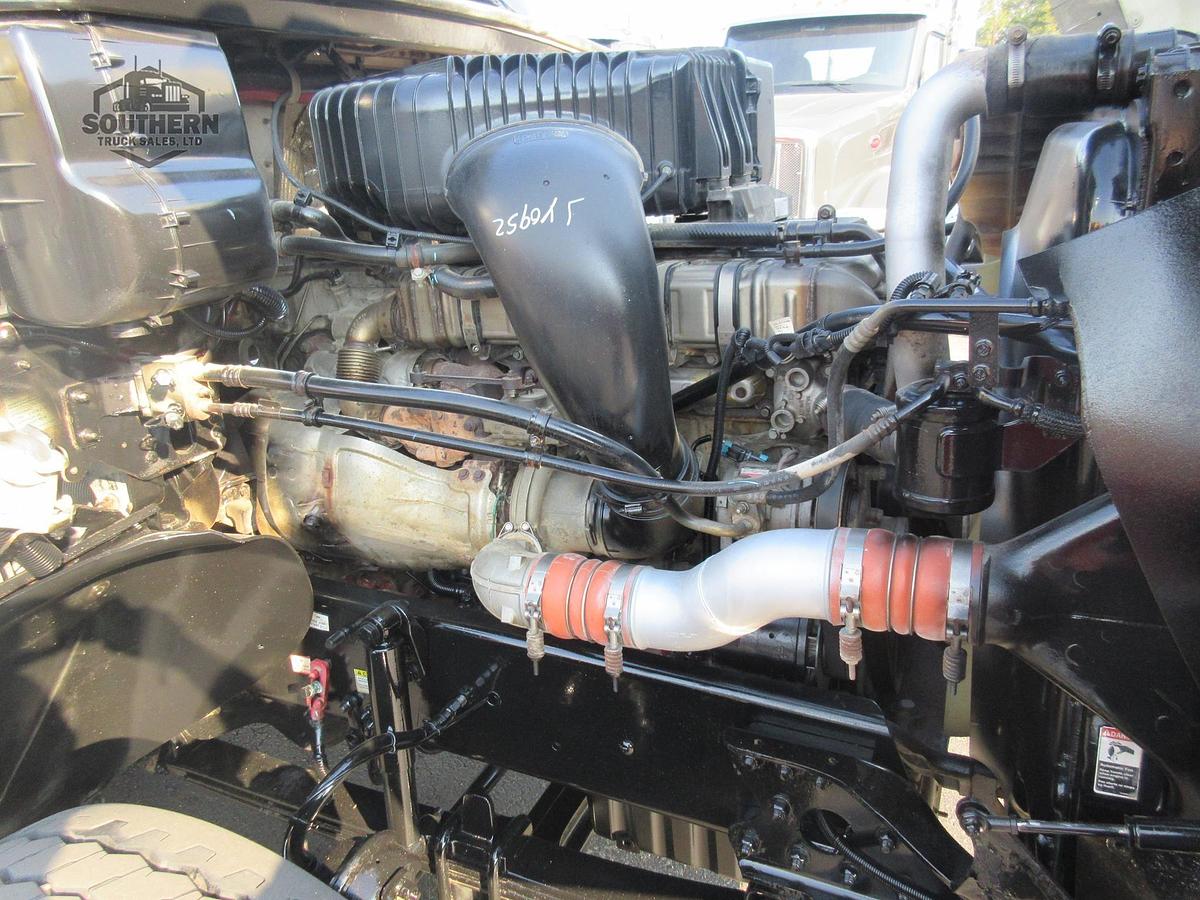 Used 2018 FREIGHTLINER 122SD