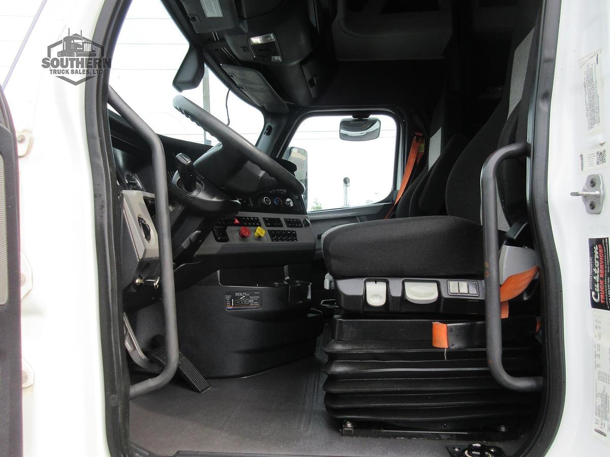 Used 2019 FREIGHTLINER CASCADIA 126