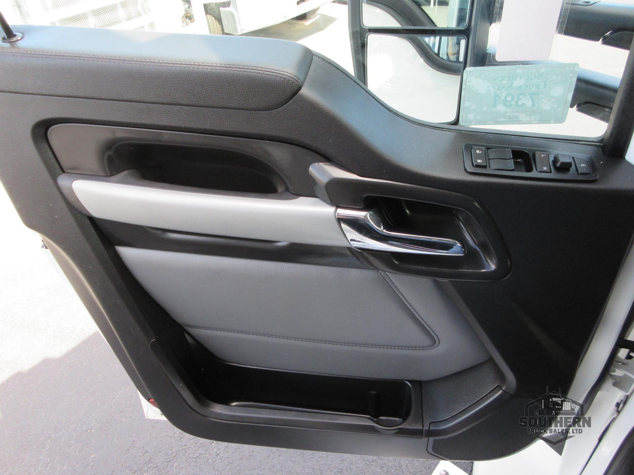 2025 KENWORTH T880