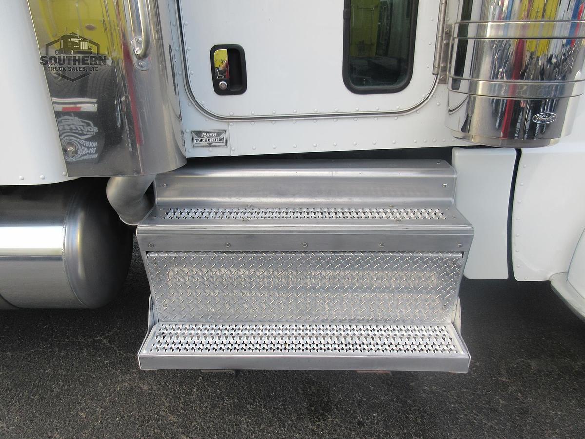 Used 2018 PETERBILT 389