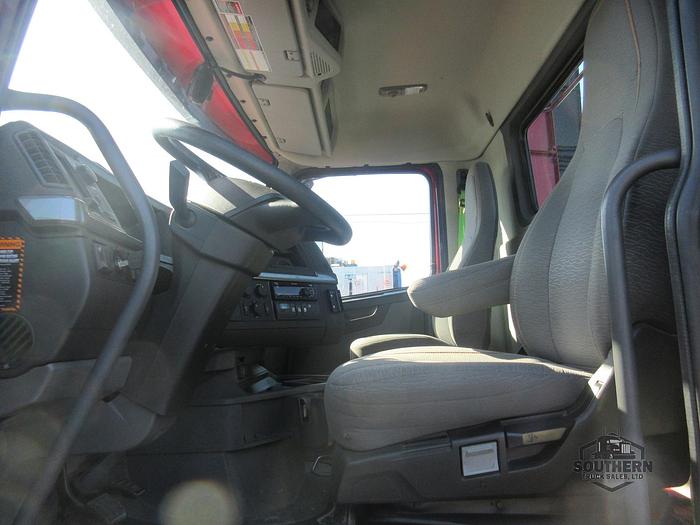 Used 2020 VOLVO VNR64T300