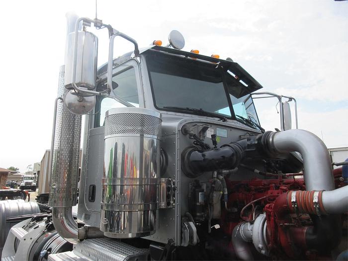 Used 2015 PETERBILT 389