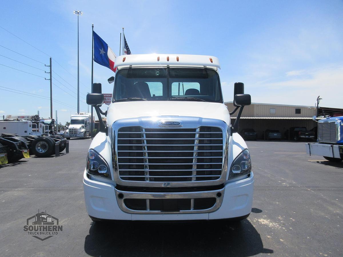 Used 2018 FREIGHTLINER CASCADIA 125