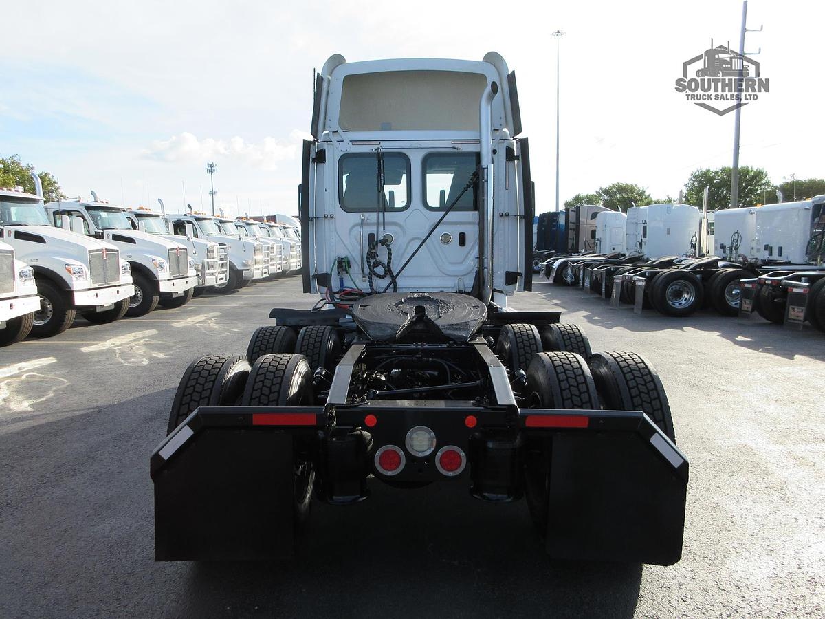 Used 2019 FREIGHTLINER CASCADIA 126