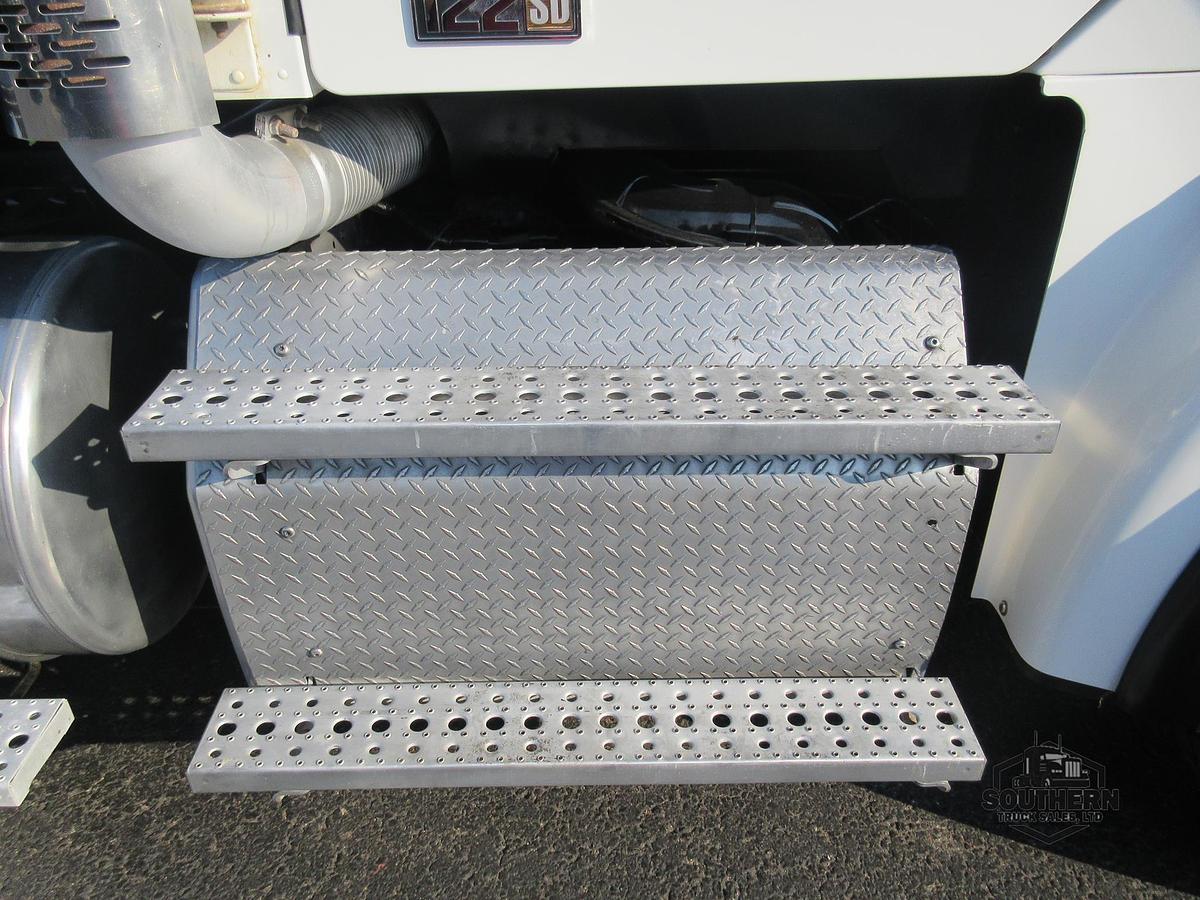 Used 2018 FREIGHTLINER 122SD