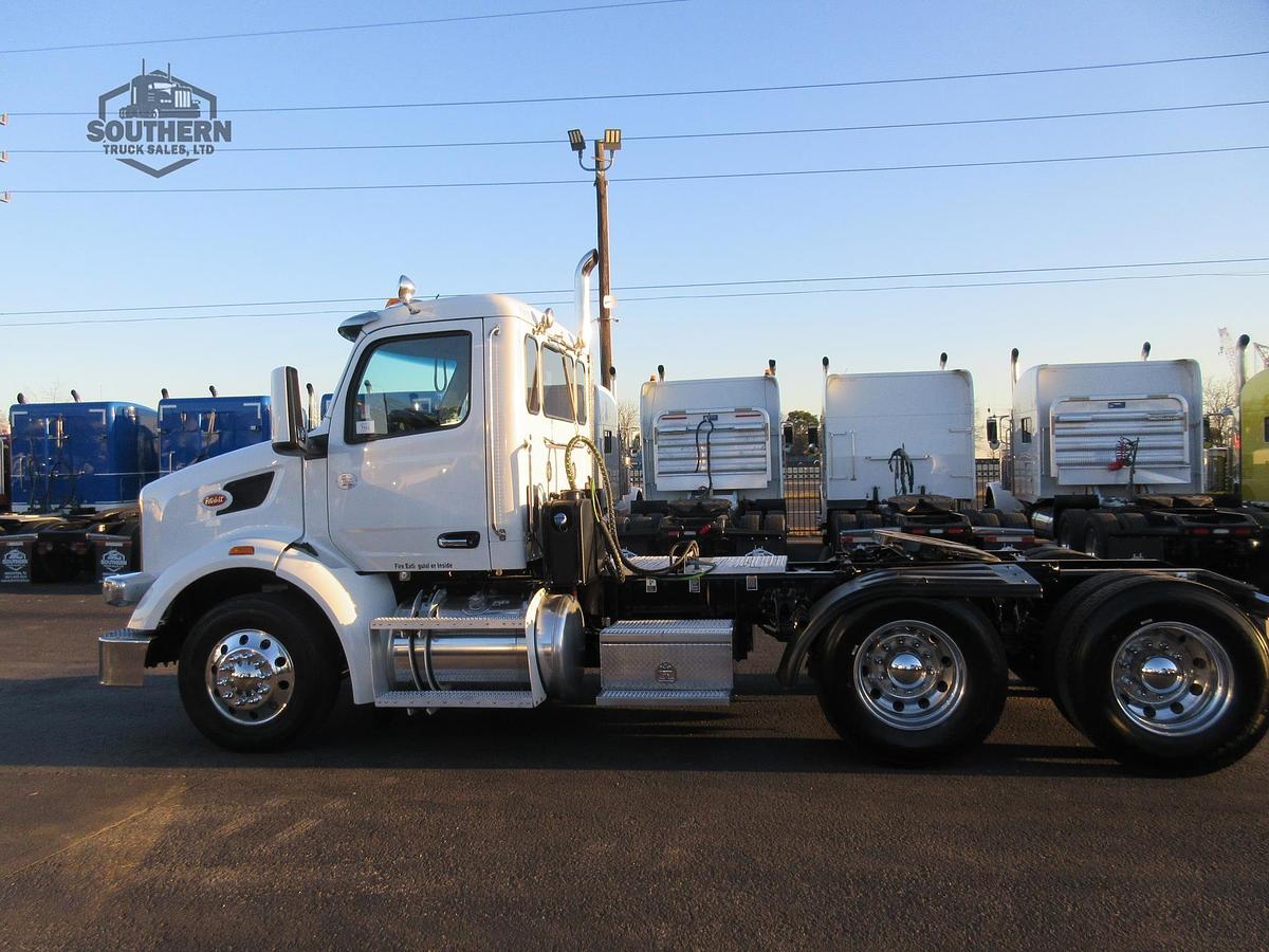 Used 2022 PETERBILT 567
