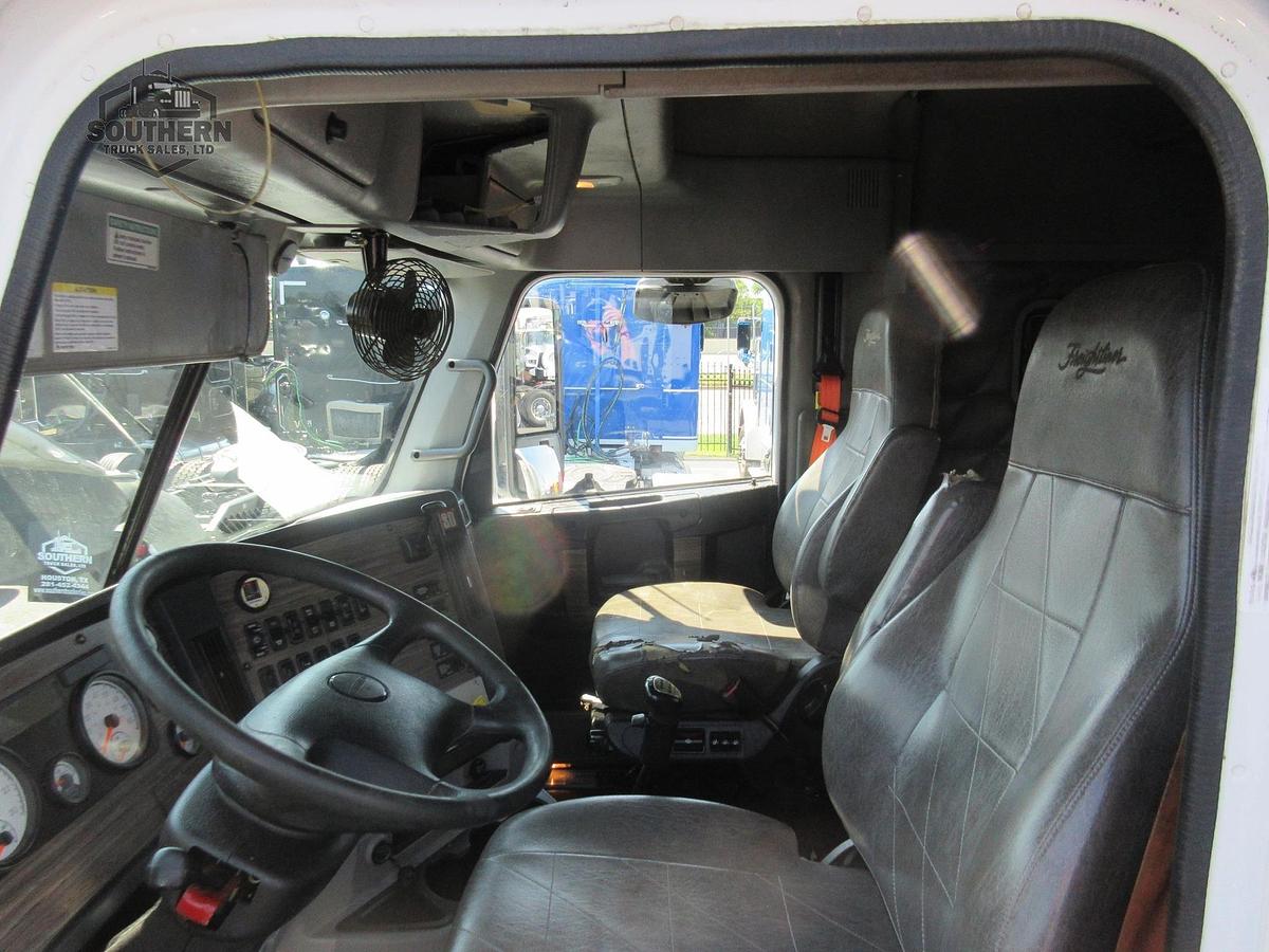 Used 2020 FREIGHTLINER 122SD