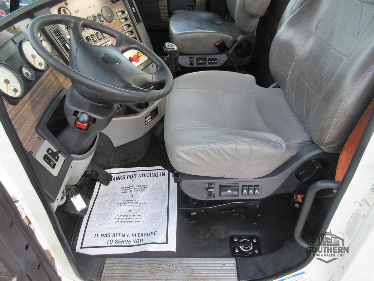 Used 2019 FREIGHTLINER 122SD