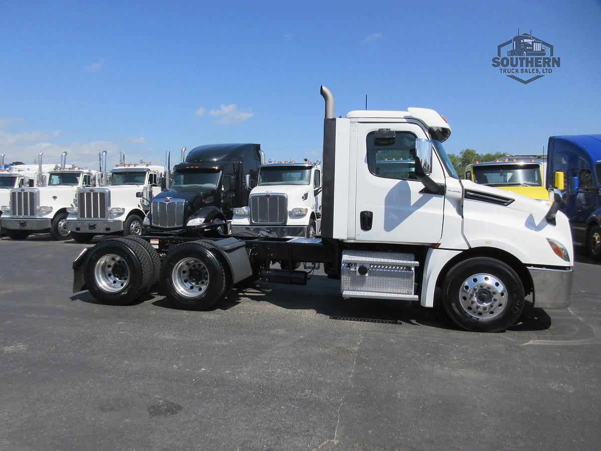 Used 2019 FREIGHTLINER CASCADIA 126