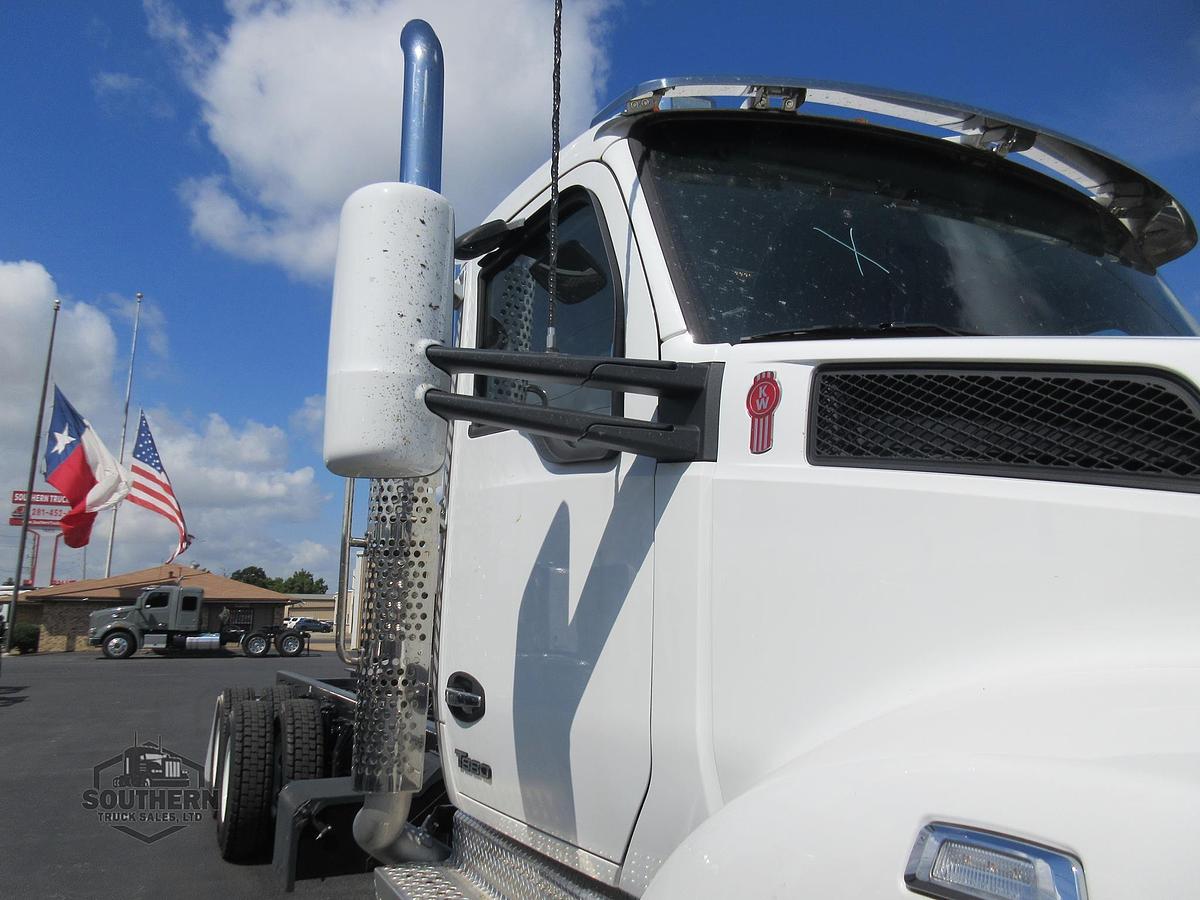 Used 2025 KENWORTH T880
