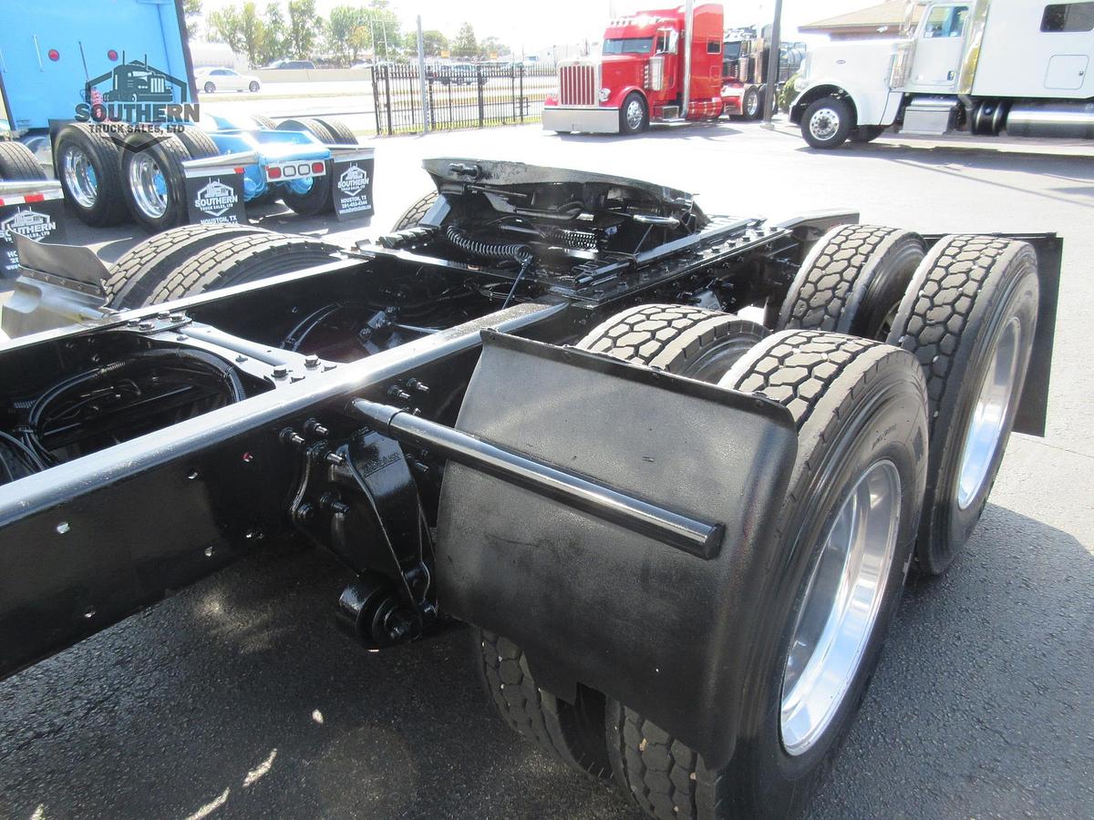 Used 2019 FREIGHTLINER 122SD