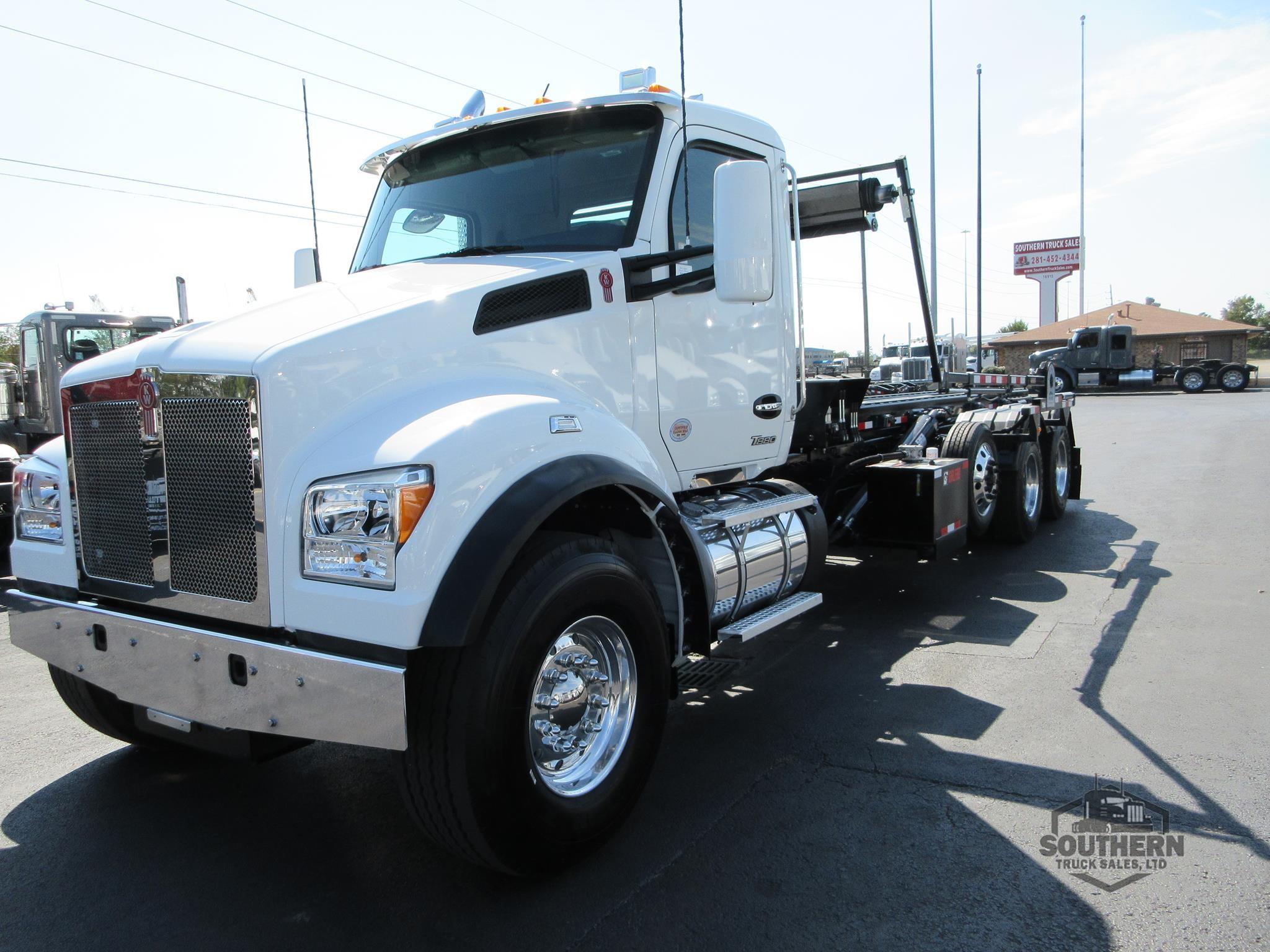 2025 KENWORTH T880