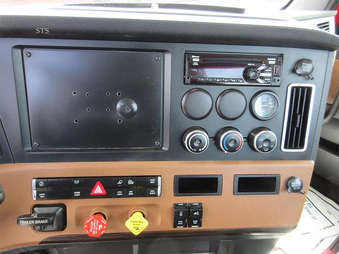 Used 2019 FREIGHTLINER CASCADIA 126