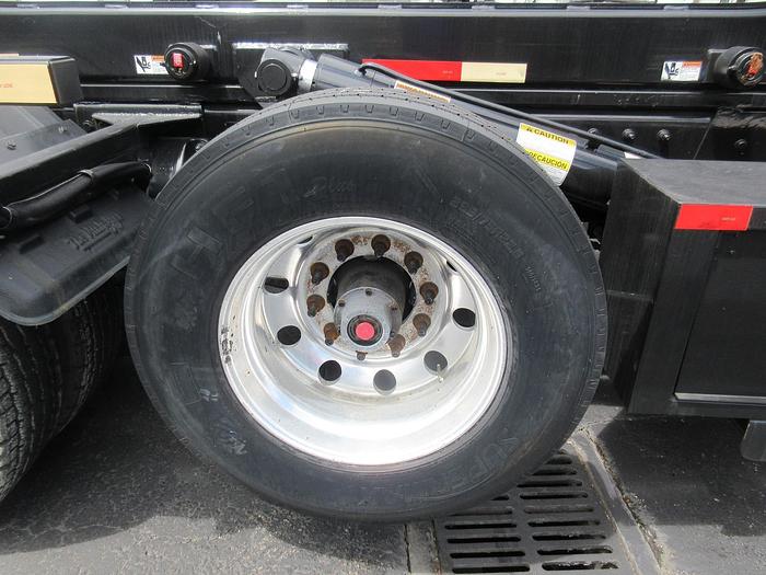 Used 2013 PETERBILT 348