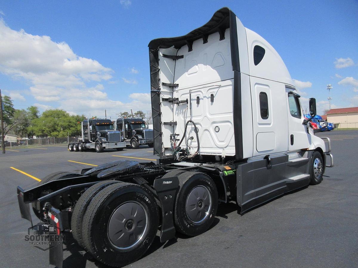 Used 2022 FREIGHTLINER CASCADIA 126