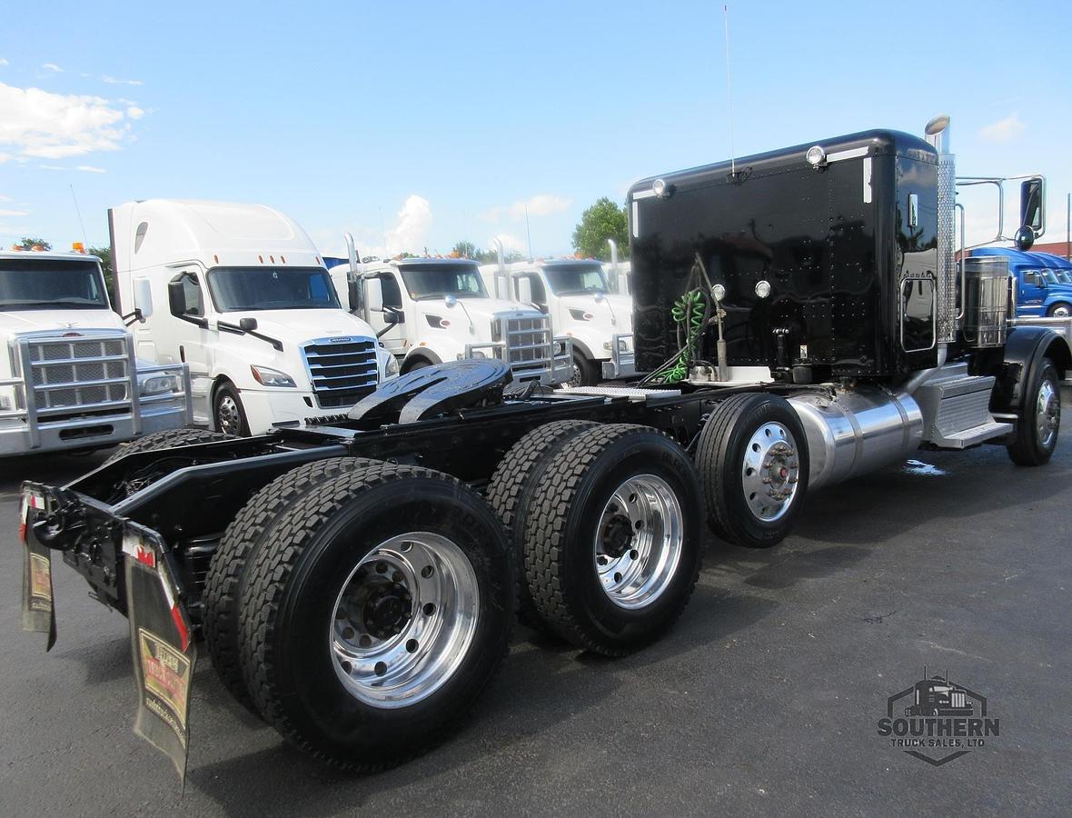 Used 2023 PETERBILT 389