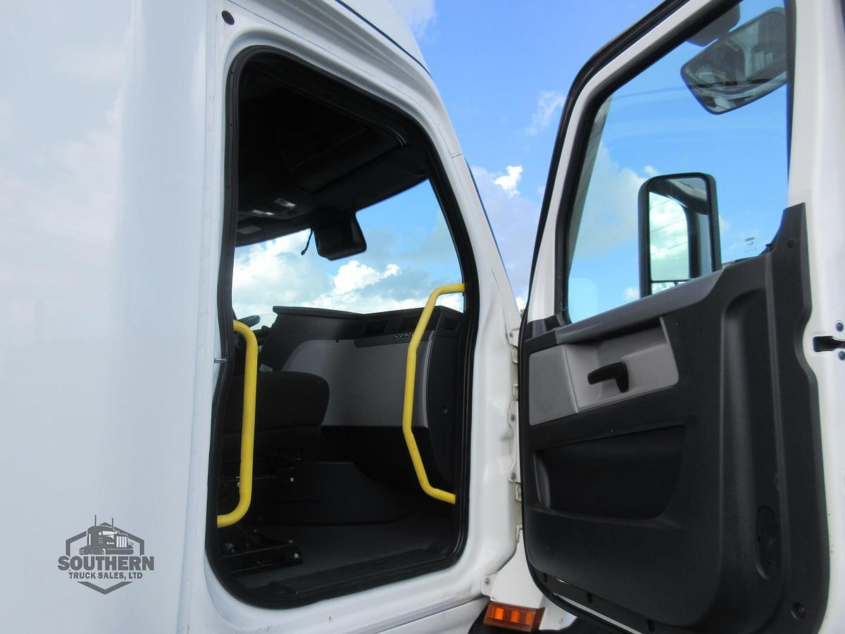 Used 2022 FREIGHTLINER CASCADIA 116