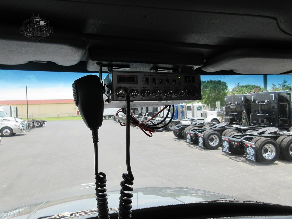 Used 2025 PETERBILT 567