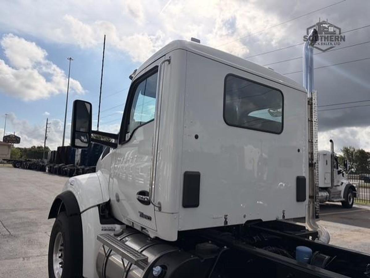 Used 2025 KENWORTH T880