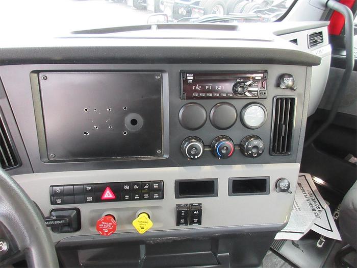 Used 2018 FREIGHTLINER CASCADIA 126