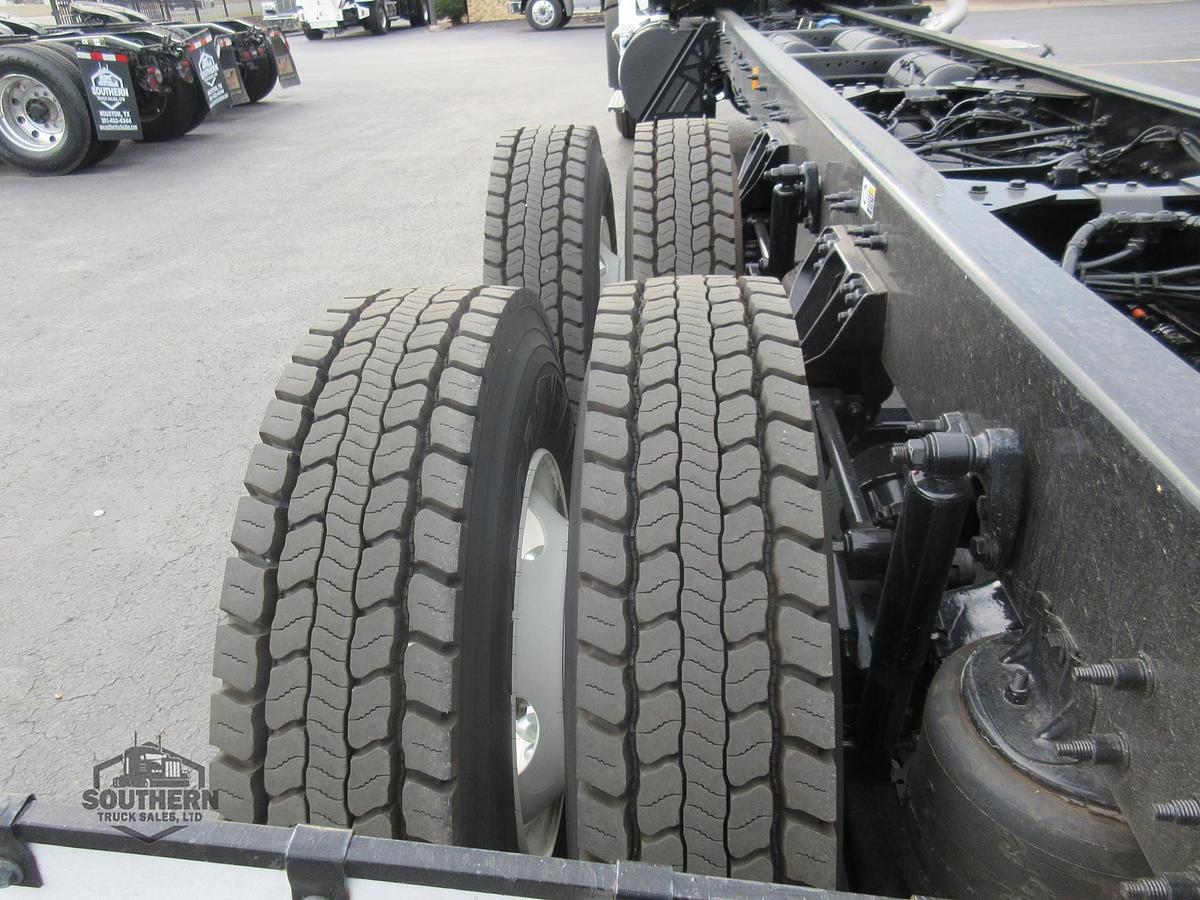 Used 2025 KENWORTH T880
