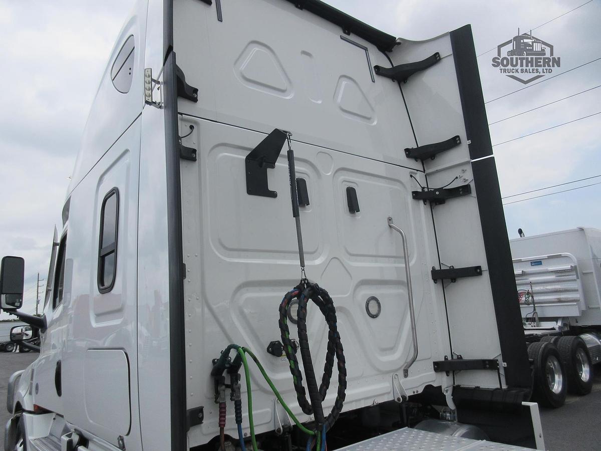 Used 2020 FREIGHTLINER CASCADIA 126