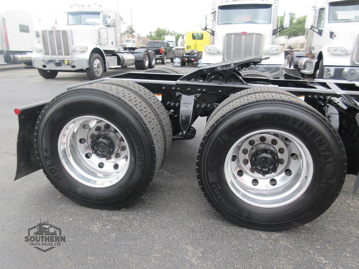 Used 2019 FREIGHTLINER CASCADIA 126