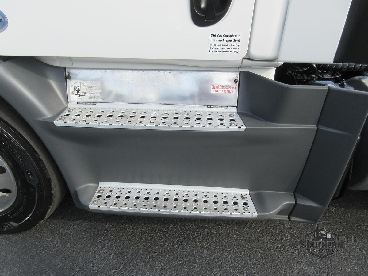 Used 2019 FREIGHTLINER CASCADIA 113