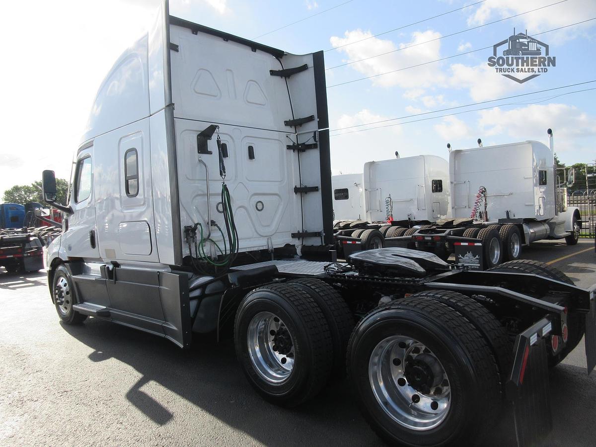Used 2022 FREIGHTLINER CASCADIA 116
