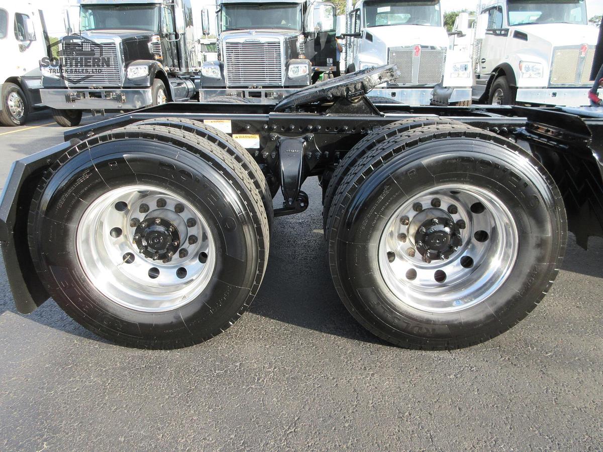 Used 2019 FREIGHTLINER CASCADIA 126