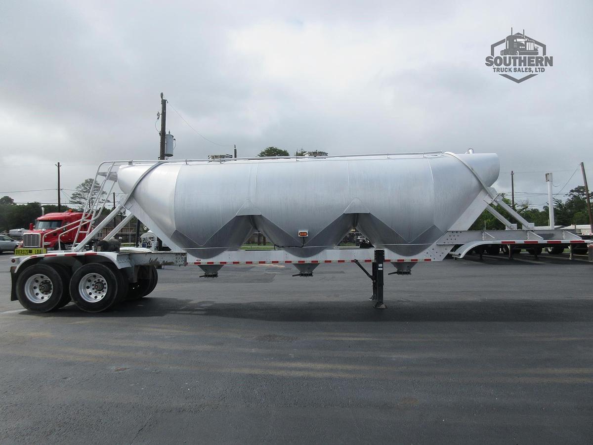 Used 2010 VANTAGE Tandem Axle