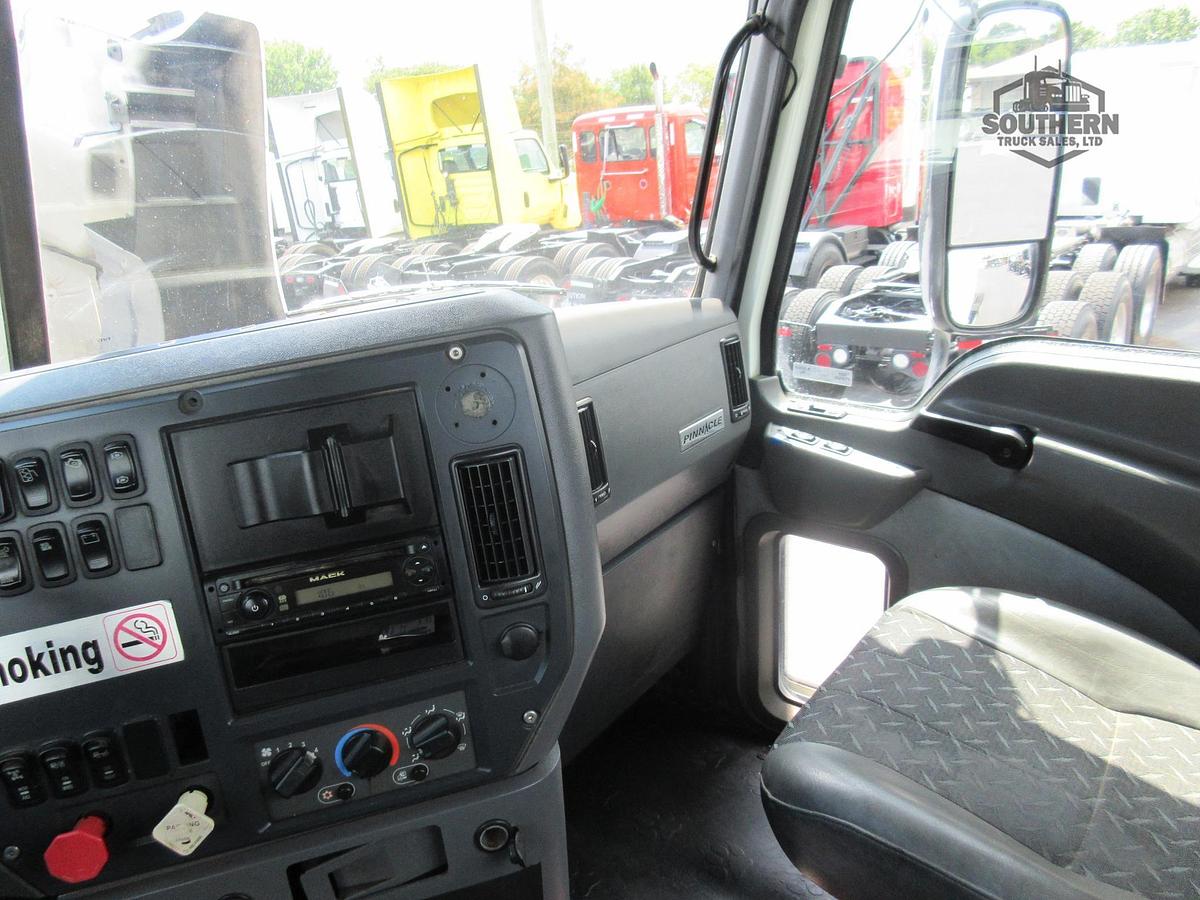 Used 2014 MACK PINNACLE CXU613