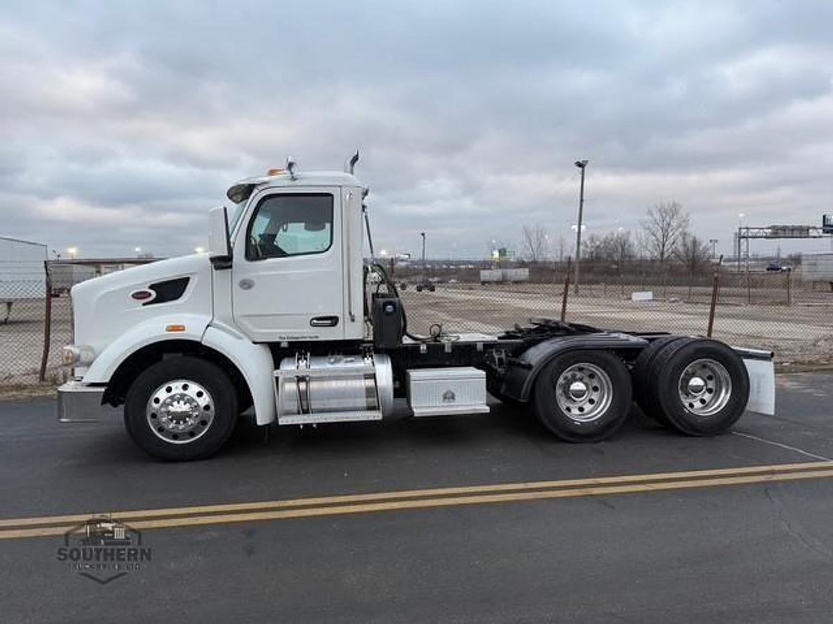 Used 2022 PETERBILT 567