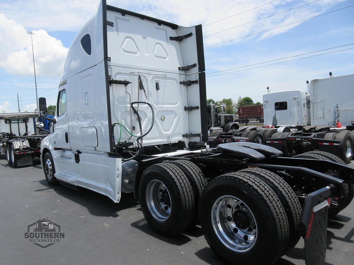 Used 2020 FREIGHTLINER CASCADIA 126