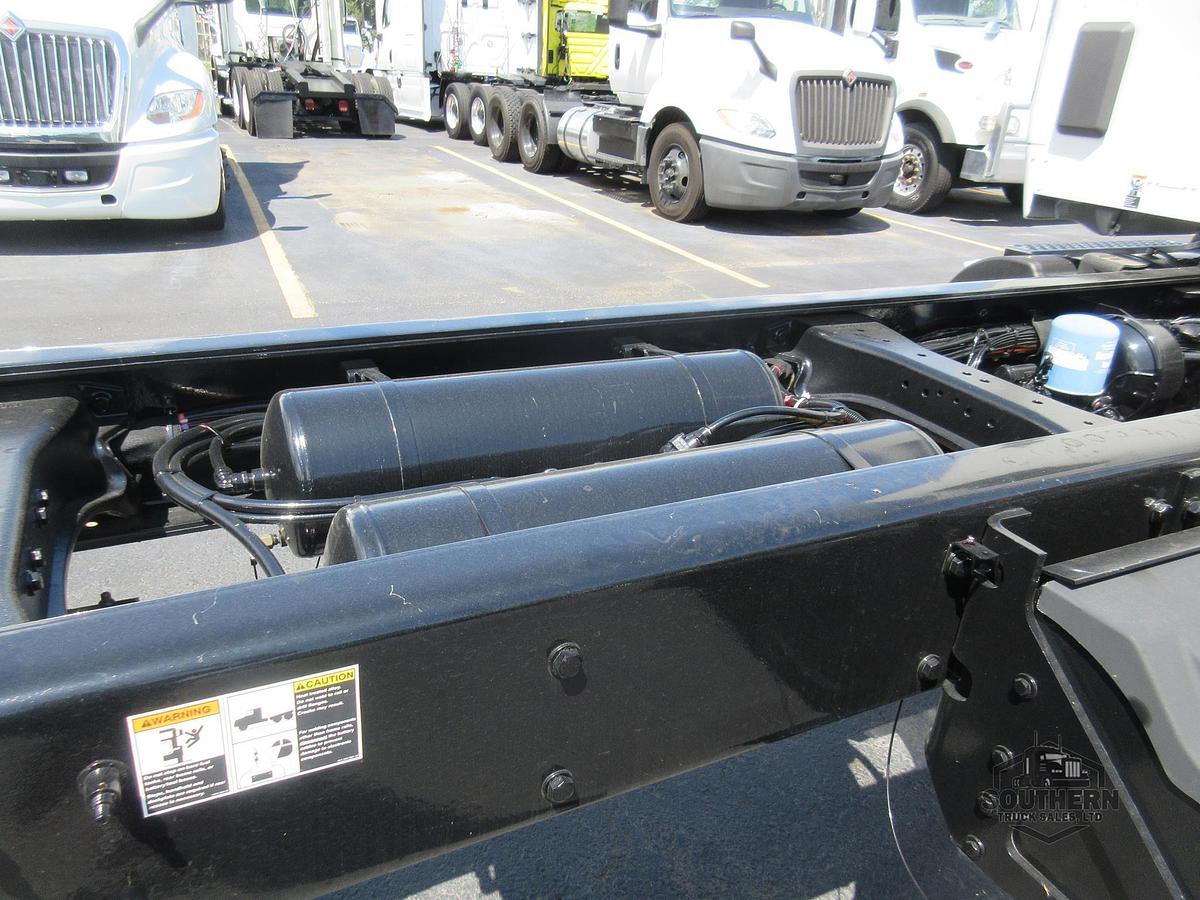 2025 KENWORTH T880