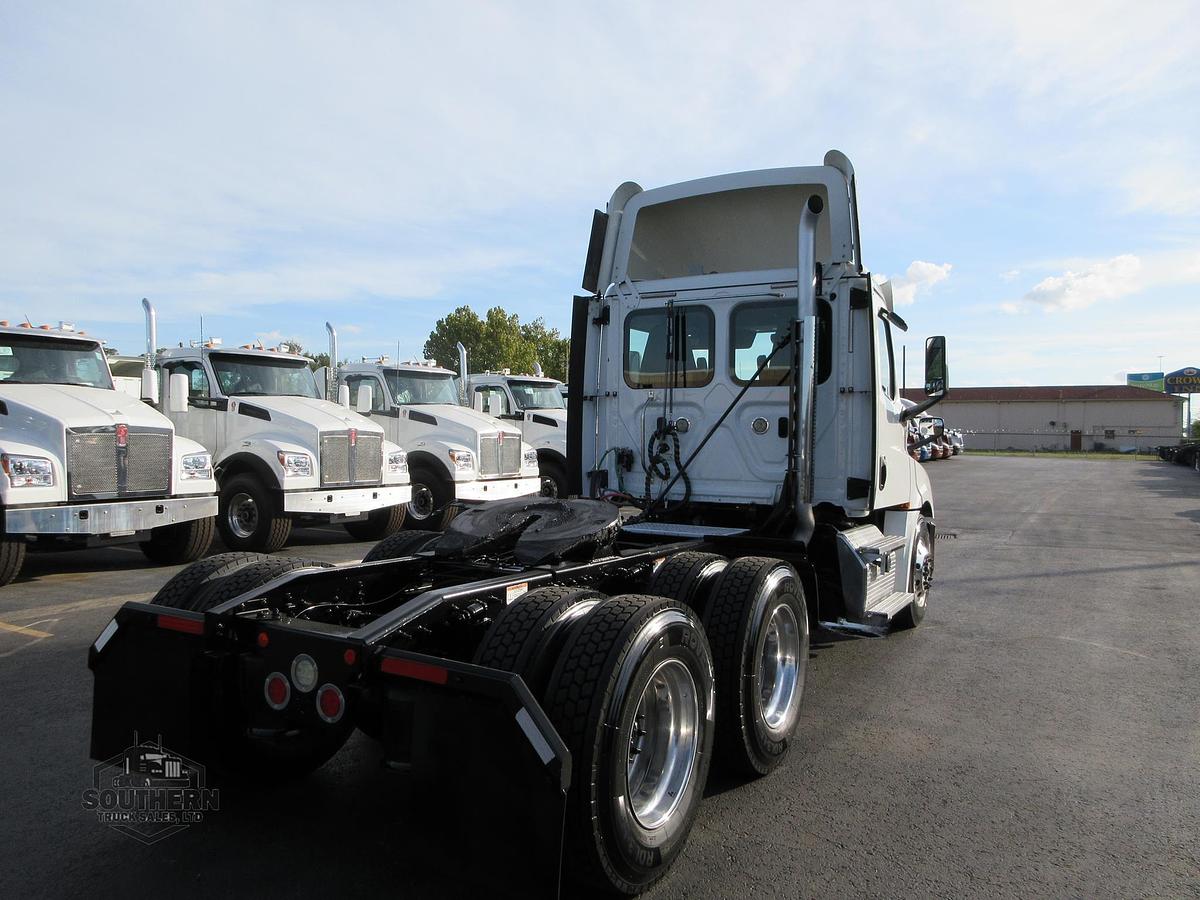 Used 2019 FREIGHTLINER CASCADIA 126