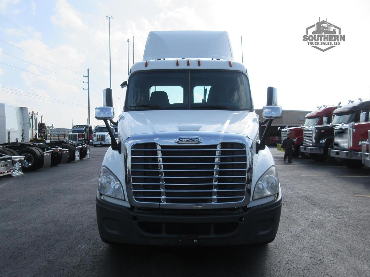 Used 2019 FREIGHTLINER CASCADIA 113