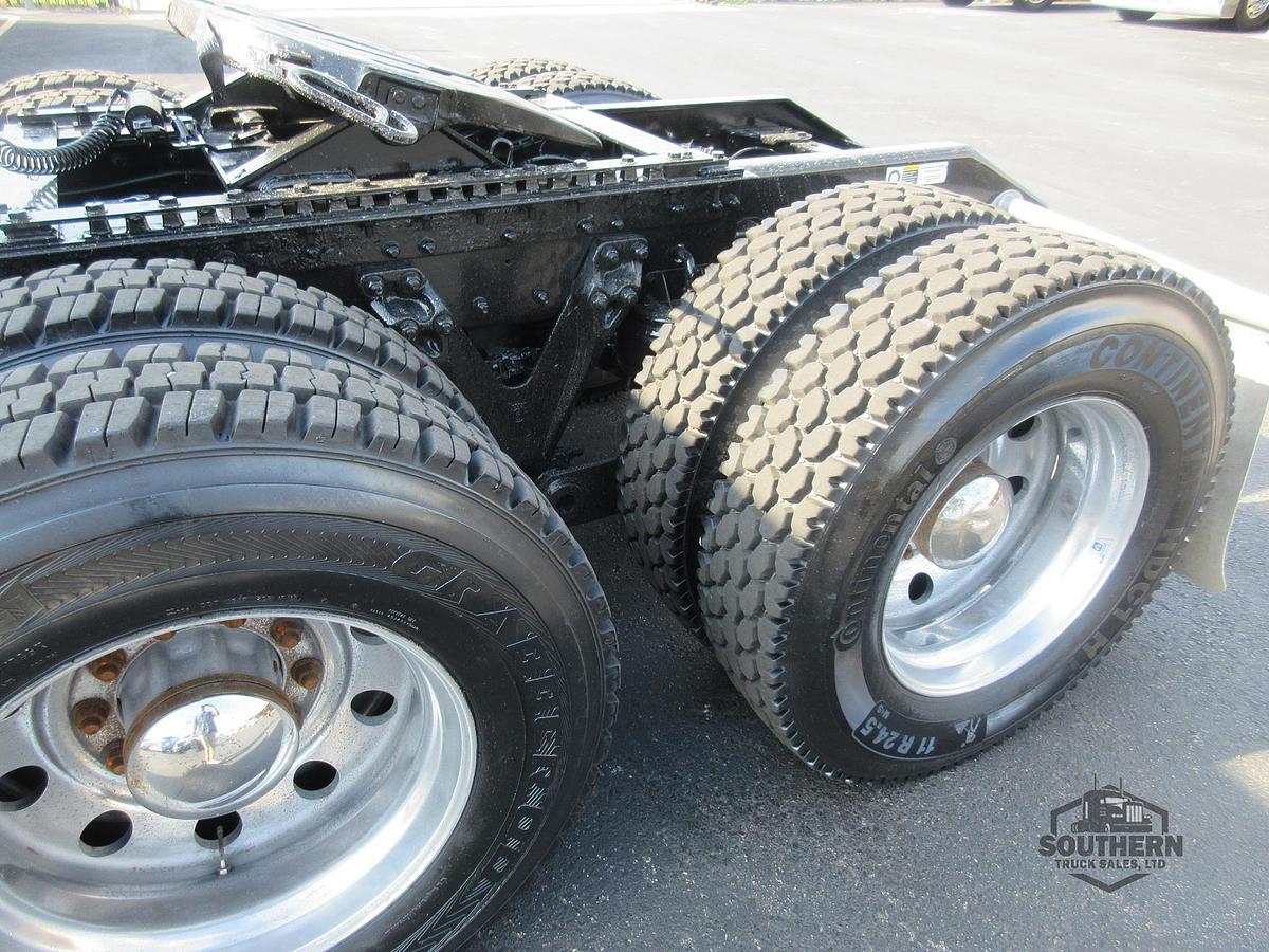 Used 2023 KENWORTH T880