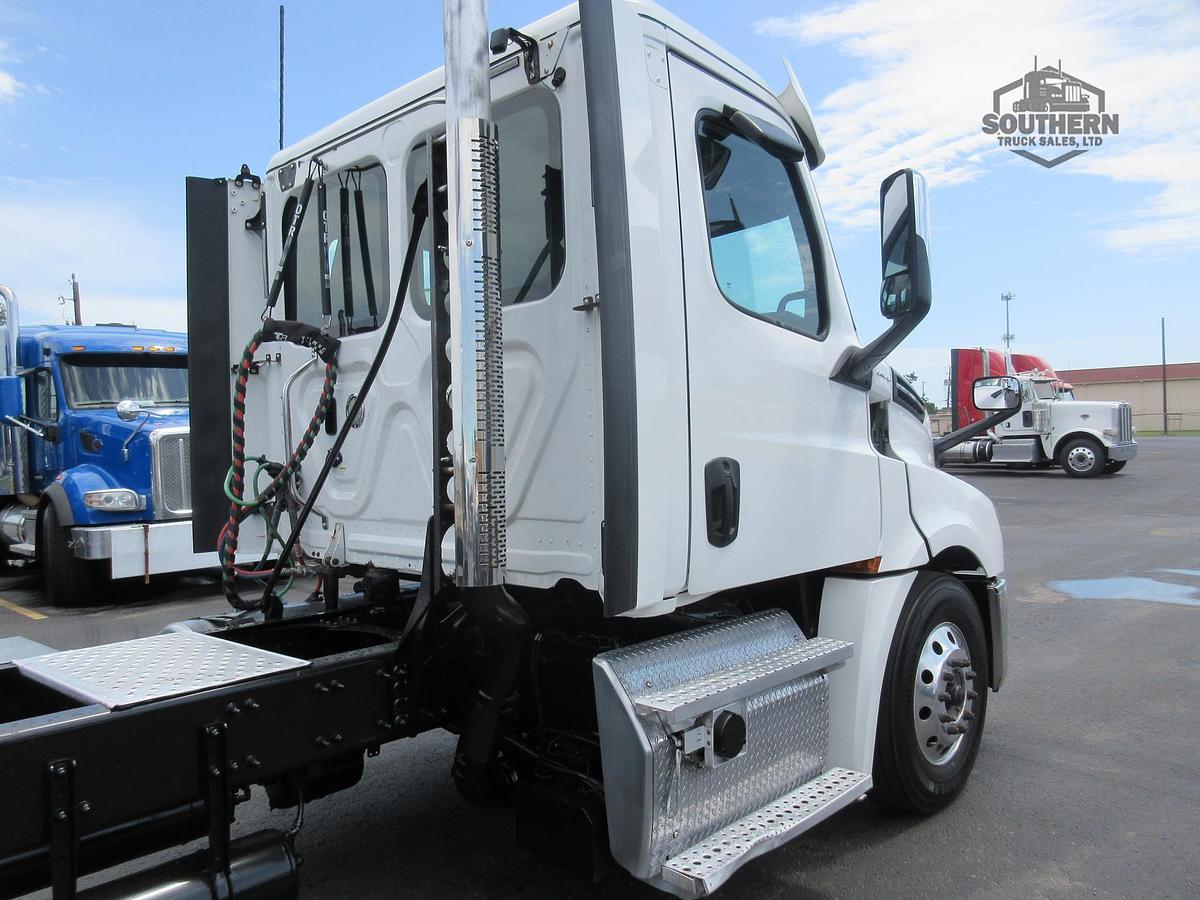 Used 2019 FREIGHTLINER CASCADIA 126
